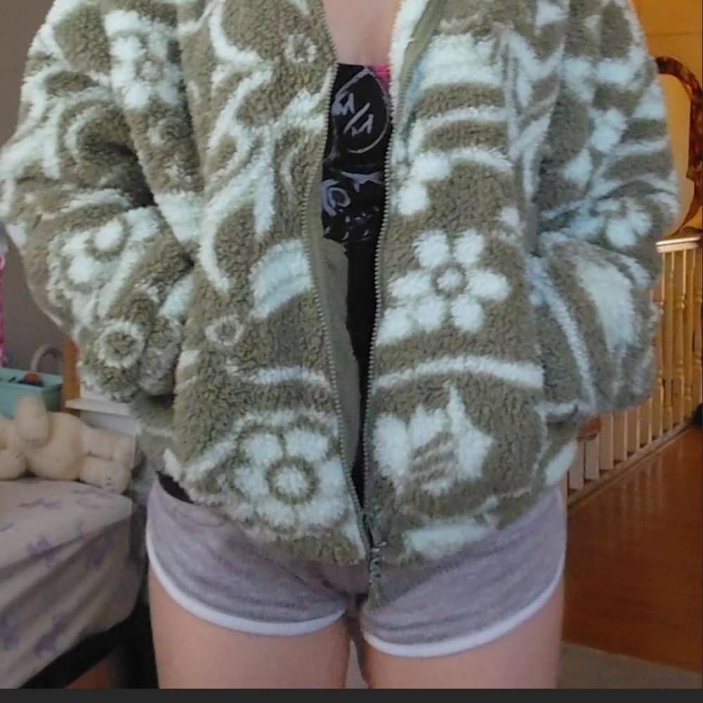 American Eagle Outfitters Green and White Teddy Jacket